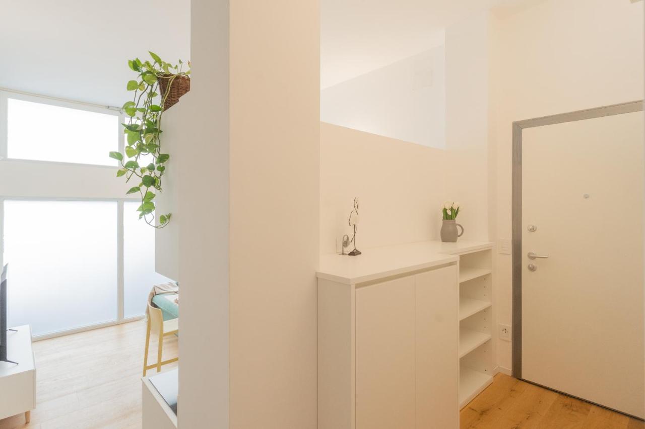A Step From The Lake Apartment By Rent All 코모 외부 사진